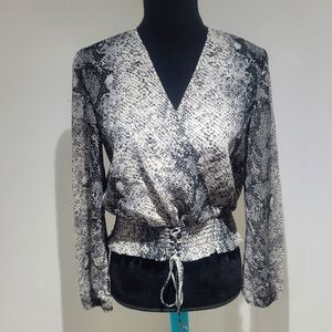 Guess Women's Snakeskin Sheer V-Neck Faux-Wrap Long Sleeve Top Small Grey Black